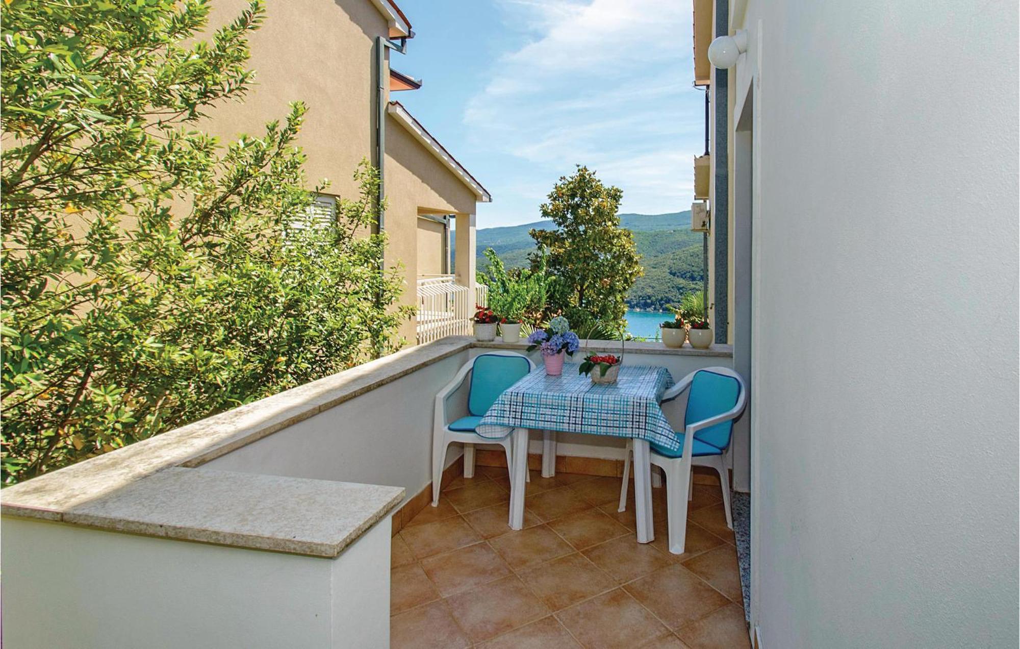 Beautiful Apartment In Rabac With Kitchen מראה חיצוני תמונה