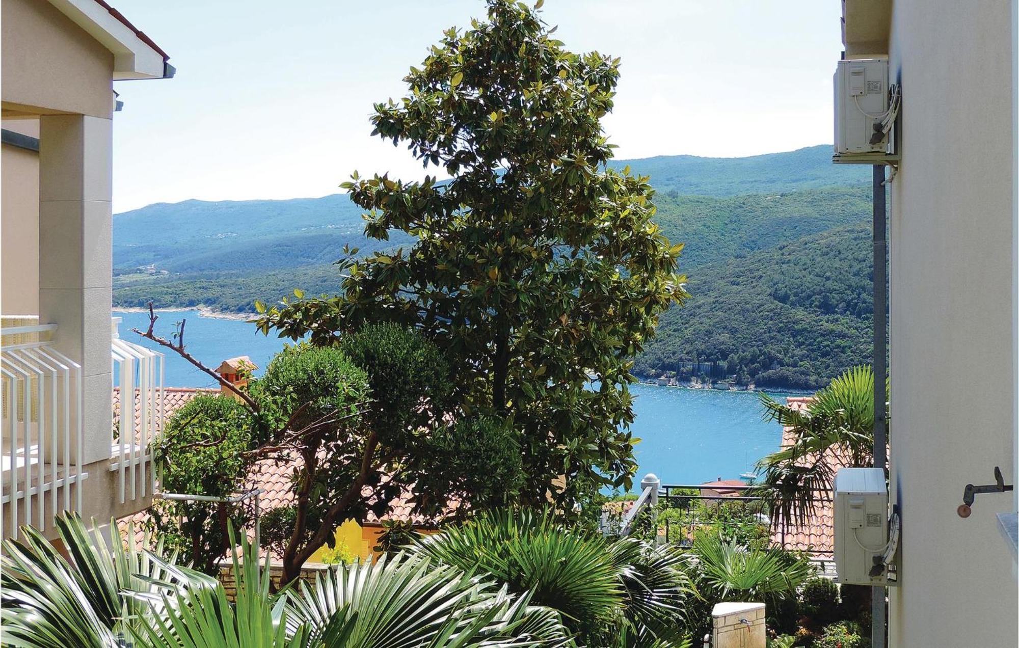 Beautiful Apartment In Rabac With Kitchen מראה חיצוני תמונה